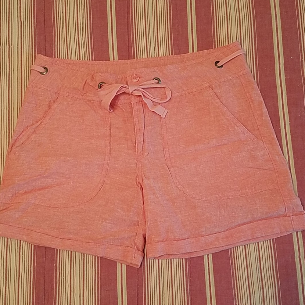 Womans light linen/cotton blend shorts